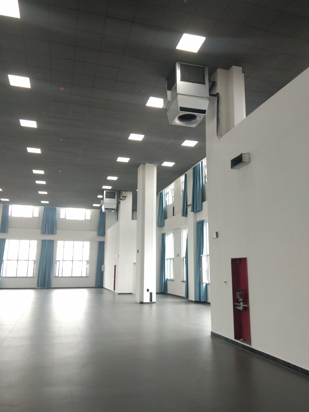 клімат спортивної зали коледжу — стельові агрегати Mycond OXA